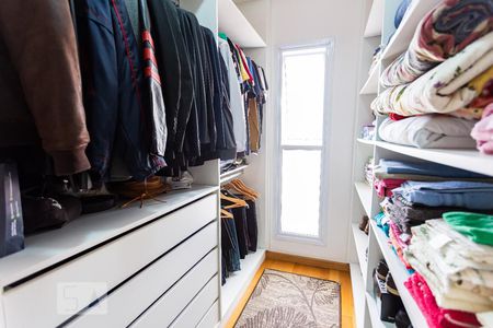 Casa à venda com 320m², 4 quartos e 4 vagasCloset