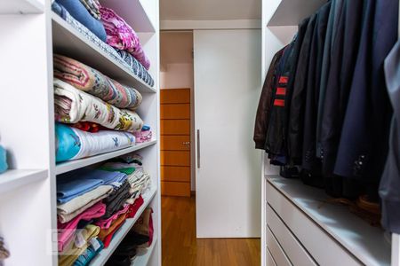 Casa à venda com 320m², 4 quartos e 4 vagasCloset