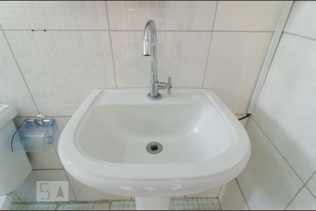 Casa à venda com 200m², 6 quartos e 3 vagas Casa à venda com 200m², 6 quartos e 3 vagasBanheiro Edícula