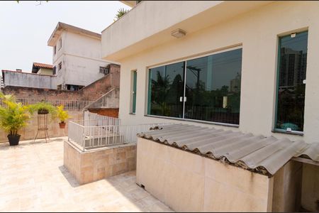 Casa à venda com 200m², 6 quartos e 3 vagas Casa à venda com 200m², 6 quartos e 3 vagasVaranda