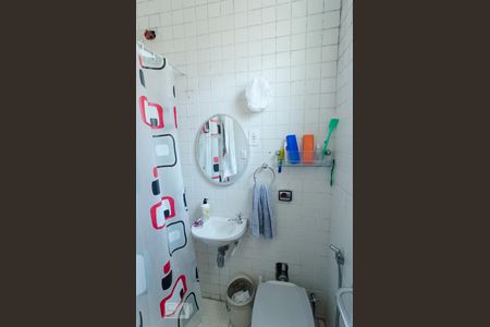 Casa à venda com 200m², 6 quartos e 3 vagas Casa à venda com 200m², 6 quartos e 3 vagasBanheiro Suíte 2
