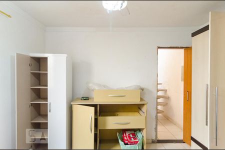 Casa à venda com 200m², 6 quartos e 3 vagas Casa à venda com 200m², 6 quartos e 3 vagasQuarto Edícula