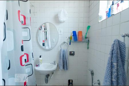 Casa à venda com 200m², 6 quartos e 3 vagas Casa à venda com 200m², 6 quartos e 3 vagasBanheiro Suíte 2