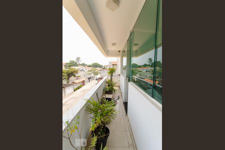 Casa à venda com 200m², 6 quartos e 3 vagas Casa à venda com 200m², 6 quartos e 3 vagasSacada