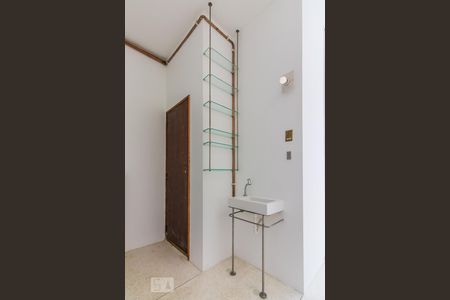 Piso 1 - Banheiro de apartamento para alugar com 1 quarto, 170m² em Vila Buarque, São Paulo