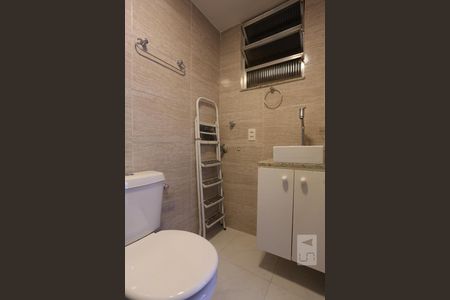 Banheiro de kitnet/studio à venda com 1 quarto, 17m² em Copacabana, Rio de Janeiro