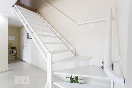 Apartamento à venda com 122m², 2 quartos e 1 vagaEscada