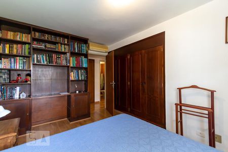 Apartamento à venda com 174m², 4 quartos e 3 vagasQuarto 2