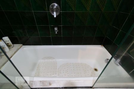 Apartamento à venda com 174m², 4 quartos e 3 vagasBanheiro da suíte