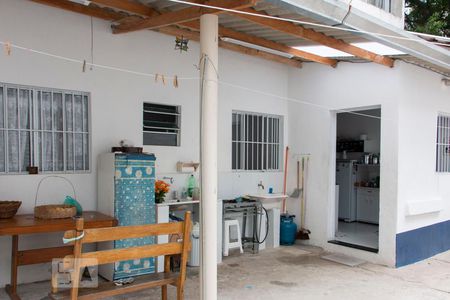 Casa à venda com 242m², 2 quartos e 2 vagasÁrea externa