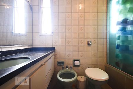 Apartamento à venda com 147m², 4 quartos e 3 vagas Apartamento à venda com 147m², 4 quartos e 3 vagasBanheiro Suíte