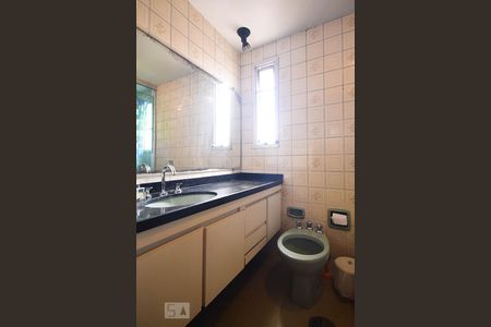 Apartamento à venda com 147m², 4 quartos e 3 vagas Apartamento à venda com 147m², 4 quartos e 3 vagasBanheiro Suíte