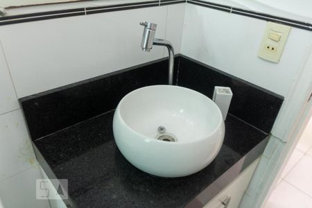 Banheiro de apartamento para alugar com 2 quartos, 56m² em Dos Casa, São Bernardo do Campo