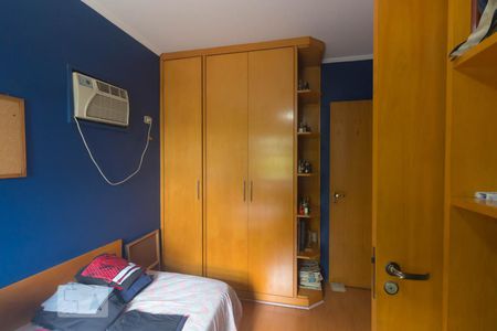 Casa à venda com 310m², 4 quartos e 5 vagas Casa à venda com 310m², 4 quartos e 5 vagasQuarto 2