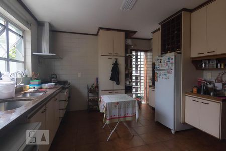 Casa à venda com 310m², 4 quartos e 5 vagas Casa à venda com 310m², 4 quartos e 5 vagasCozinha