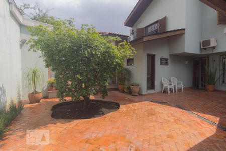 Casa à venda com 310m², 4 quartos e 5 vagas Casa à venda com 310m², 4 quartos e 5 vagasQuintal