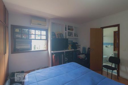 Casa à venda com 310m², 4 quartos e 5 vagas Casa à venda com 310m², 4 quartos e 5 vagasQuarto 3