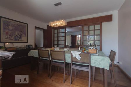 Casa à venda com 310m², 4 quartos e 5 vagas Casa à venda com 310m², 4 quartos e 5 vagasSala de Jantar