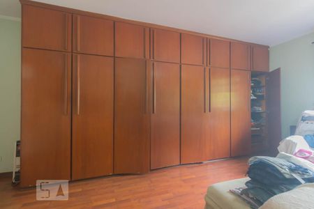 Casa à venda com 310m², 4 quartos e 5 vagas Casa à venda com 310m², 4 quartos e 5 vagasQuarto 4