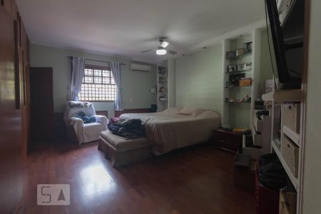 Casa à venda com 310m², 4 quartos e 5 vagas Casa à venda com 310m², 4 quartos e 5 vagasQuarto 4