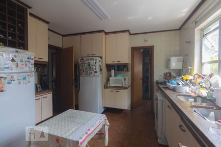 Casa à venda com 310m², 4 quartos e 5 vagas Casa à venda com 310m², 4 quartos e 5 vagasCozinha