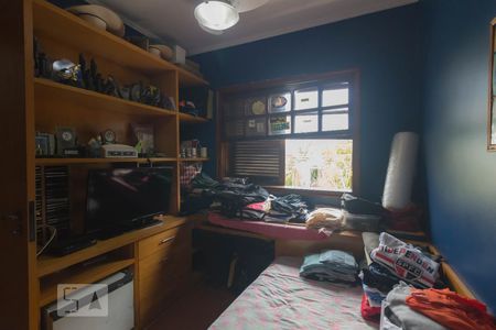 Casa à venda com 310m², 4 quartos e 5 vagas Casa à venda com 310m², 4 quartos e 5 vagasQuarto 2