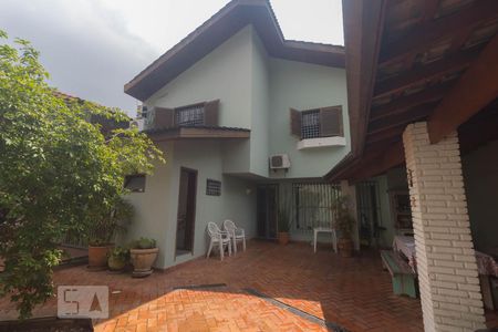 Casa à venda com 310m², 4 quartos e 5 vagas Casa à venda com 310m², 4 quartos e 5 vagasQuintal