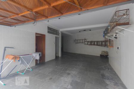 Casa à venda com 310m², 4 quartos e 5 vagas Casa à venda com 310m², 4 quartos e 5 vagasGaragem