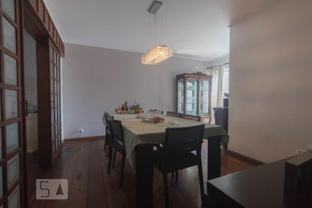 Casa à venda com 310m², 4 quartos e 5 vagas Casa à venda com 310m², 4 quartos e 5 vagasSala de Jantar