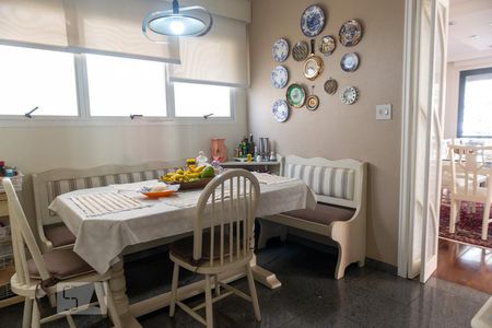 Apartamento à venda com 253m², 4 quartos e 4 vagas Apartamento à venda com 253m², 4 quartos e 4 vagasSala de Almoço