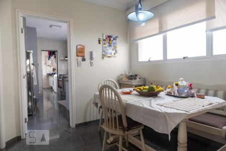 Apartamento para alugar com 253m², 4 quartos e 4 vagas Apartamento para alugar com 253m², 4 quartos e 4 vagasSala de Almoço