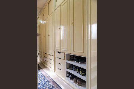 Apartamento para alugar com 253m², 4 quartos e 4 vagas Apartamento para alugar com 253m², 4 quartos e 4 vagasCloset da suíte