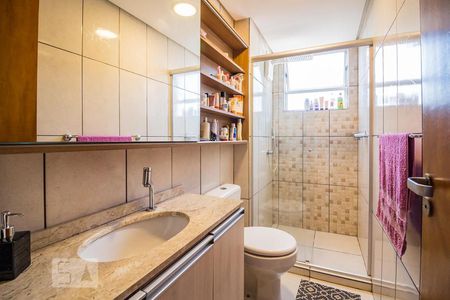 Banheiro de apartamento à venda com 1 quarto, 47m² em Menino Deus, Porto Alegre