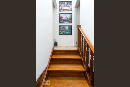 Casa à venda com 235m², 3 quartos e 1 vagaEscada