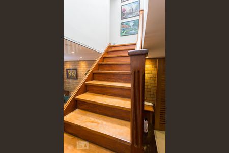 Casa à venda com 235m², 3 quartos e 1 vagaEscada