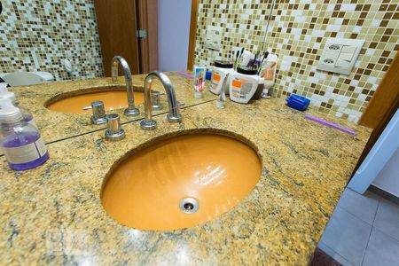 Casa à venda com 235m², 3 quartos e 1 vagaBanheiro da Suíte 1