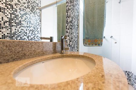 Casa à venda com 235m², 3 quartos e 1 vagaBanheiro da Suíte 2