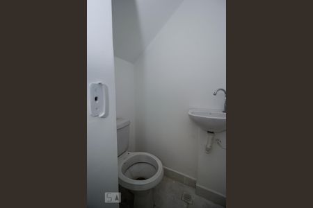 Lavabo de casa de condomínio para alugar com 2 quartos, 80m² em Riachuelo, Rio de Janeiro