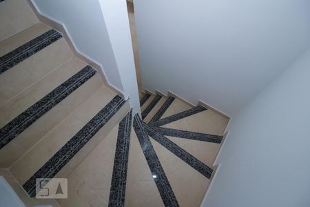 Escada acesso 2 piso de casa de condomínio para alugar com 2 quartos, 80m² em Riachuelo, Rio de Janeiro