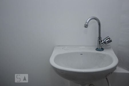 Lavabo de casa de condomínio para alugar com 2 quartos, 80m² em Riachuelo, Rio de Janeiro