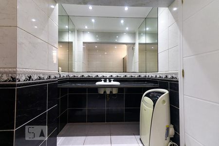 Apartamento à venda com 212m², 4 quartos e 2 vagasBanheiro da Suíte 4