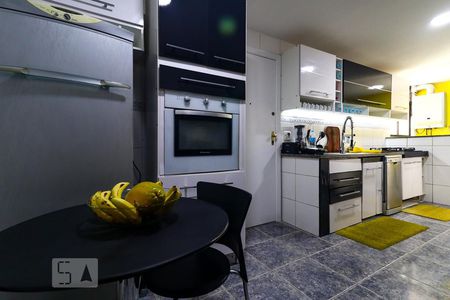 Apartamento à venda com 212m², 4 quartos e 2 vagasCozinha