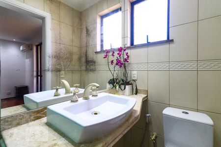 Apartamento à venda com 212m², 4 quartos e 2 vagasBanheiro da Suíte 2