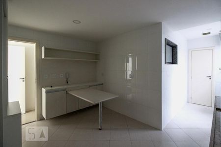 Apartamento para alugar com 320m², 3 quartos e 2 vagas Apartamento para alugar com 320m², 3 quartos e 2 vagasCozinha