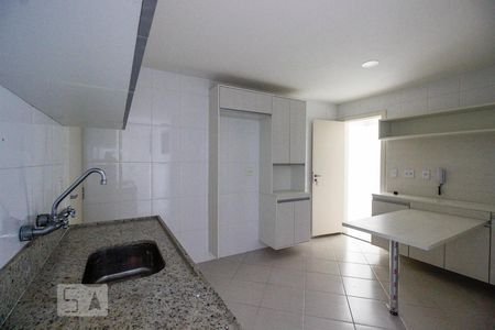 Apartamento para alugar com 320m², 3 quartos e 2 vagas Apartamento para alugar com 320m², 3 quartos e 2 vagasCozinha