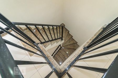 Apartamento à venda com 175m², 3 quartos e 3 vagas Apartamento à venda com 175m², 3 quartos e 3 vagasEscada Cobertura