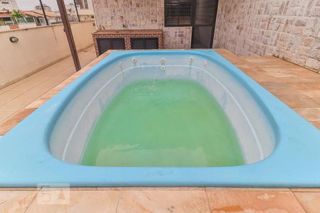 Apartamento à venda com 175m², 3 quartos e 3 vagas Apartamento à venda com 175m², 3 quartos e 3 vagasÁrea Externa - Piscina