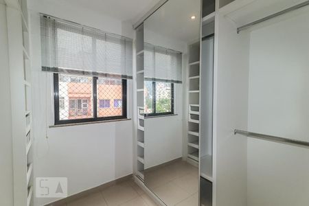 Apartamento à venda com 175m², 3 quartos e 3 vagas Apartamento à venda com 175m², 3 quartos e 3 vagasCloset do Quarto 2 - Suíte