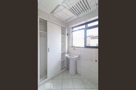 Apartamento à venda com 175m², 3 quartos e 3 vagas Apartamento à venda com 175m², 3 quartos e 3 vagasÁrea de Serviço