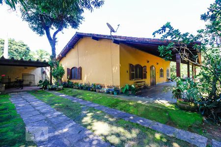 Casa à venda com 500m², 3 quartos e 6 vagasFachada